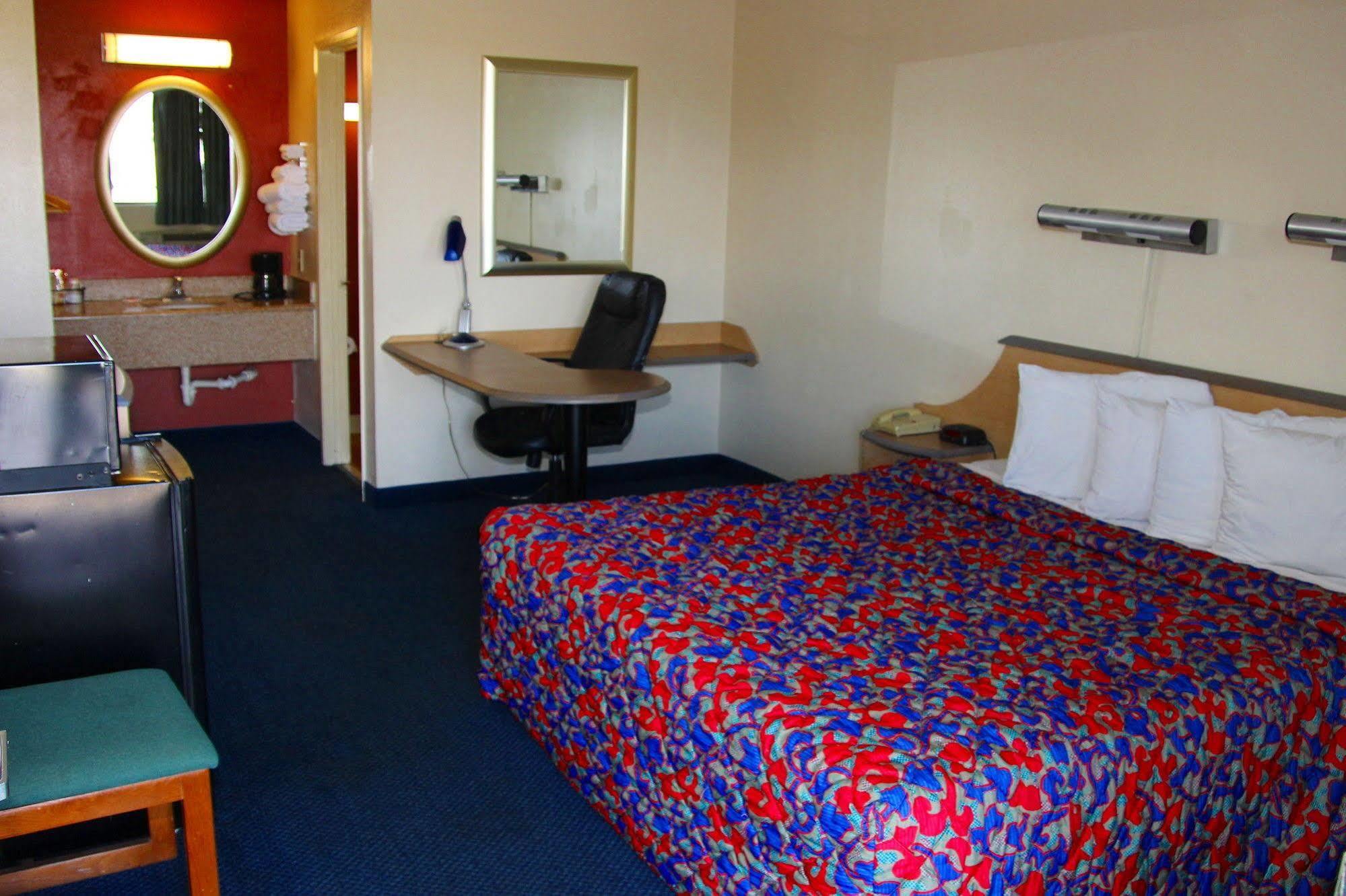 Q Lodging Extended Stay Сан Антонио Екстериор снимка
